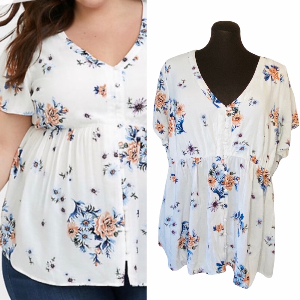 ***** SOLD ****. Torrid Peplum Floral Front Buttoned Top